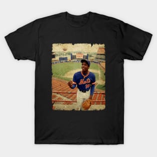 Dwight Gooden in New York Mets T-Shirt